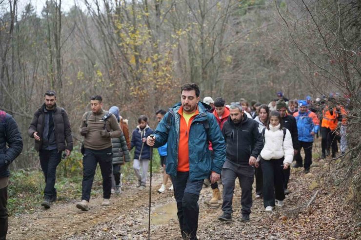 Yenişehir’de doğa yürüyüşü ile gençler stres attı
