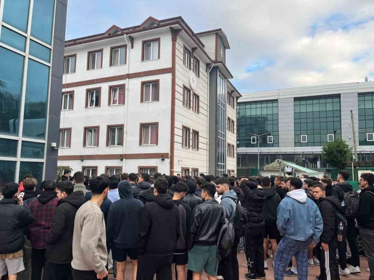 Öğrenci yurdunda yangın alarmı çalınca panik yaşandı