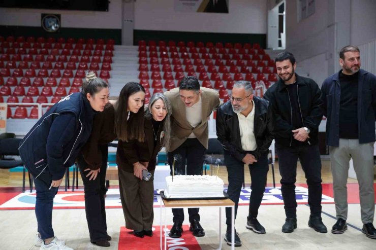 Personelinden Başkan Serkan Acar’a doğum günü sürprizi
