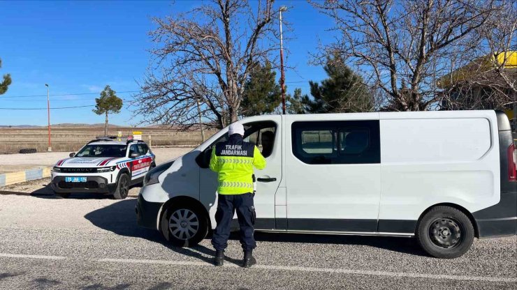 Burdur’da jandarmadan trafik denetimi: 502 araç ve sürücüsüne para cezası