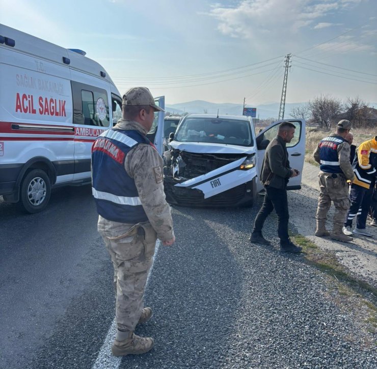 Elazığ’da trafik kazası: 3 yaralı