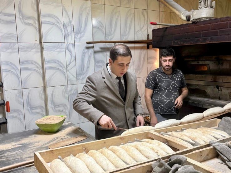 Kaymakam Başar fırında ekmek pişirip, çay ocağında kahve hazırladı