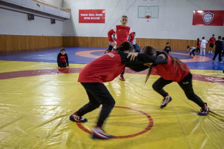 Şampiyon güreşçi Nesrin Baş, Tokat’ta kız çocuklarına örnek oldu
