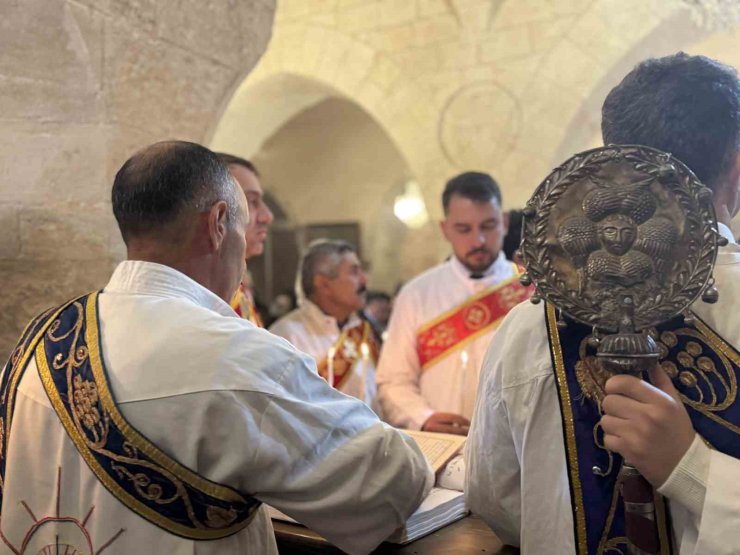 Mardin’de Süryani Hristiyanlar Noel’i Kırklar Kilisesi’nde ayinle karşıladı