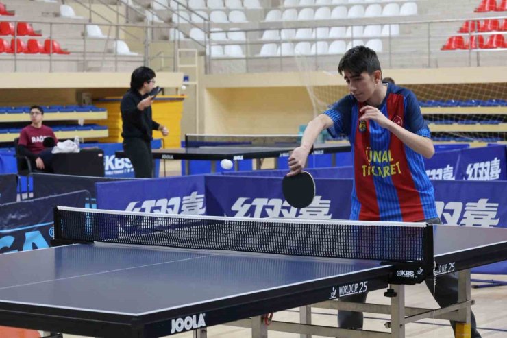 Masa Tenisi Gençler İl Birinciliği Müsabakaları sona erdi