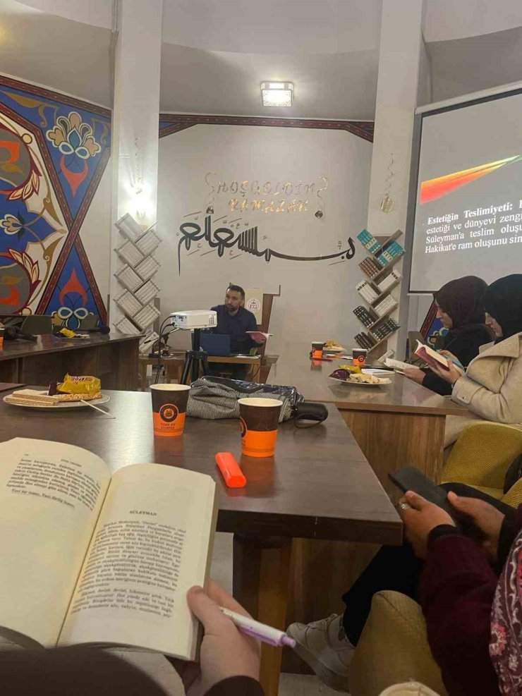 Müslüman Kimliği İnşa Etme Üzerine kitap tahlili gerçekleştirildi