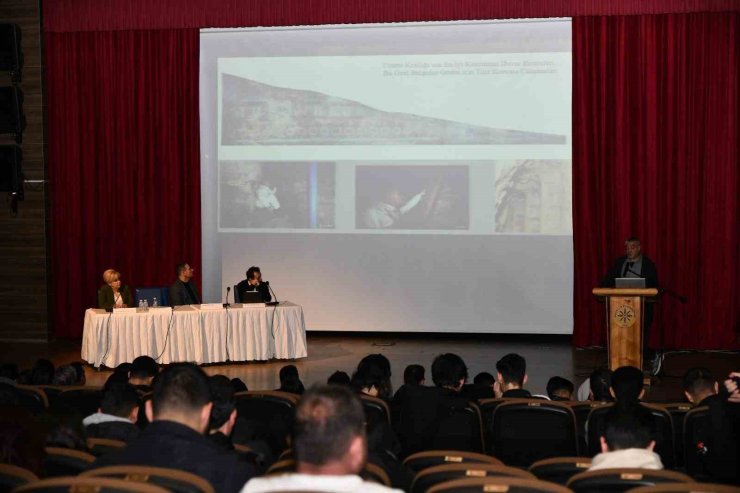 Ardahan’da, ‘Doğu Anadolu’da arkeolojik kazılar, kronolojik süreçler ve kültür politikaları’ paneli