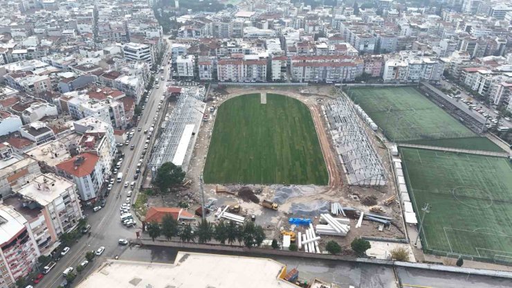 Adnan Menderes Stadyumu’nda çim serildi