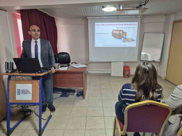 Prof. Dr. Selvi, tıbbi ve aromatik bitkilerin doğru kullanımını anlattı