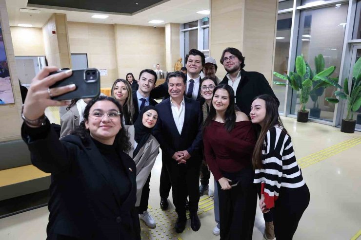 Başkan Aras: "Gençlerden gelen her fikri desteklemeye hazırız"