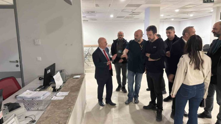 Rektör Sözbir, hastaneyi inceledi hastalarla sohbet etti