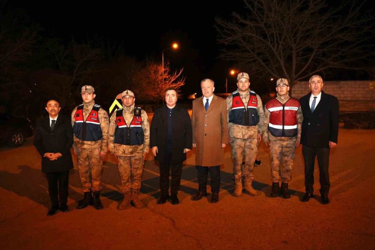 Vali Aydoğdu’dan Mehmetçiğe moral ziyareti