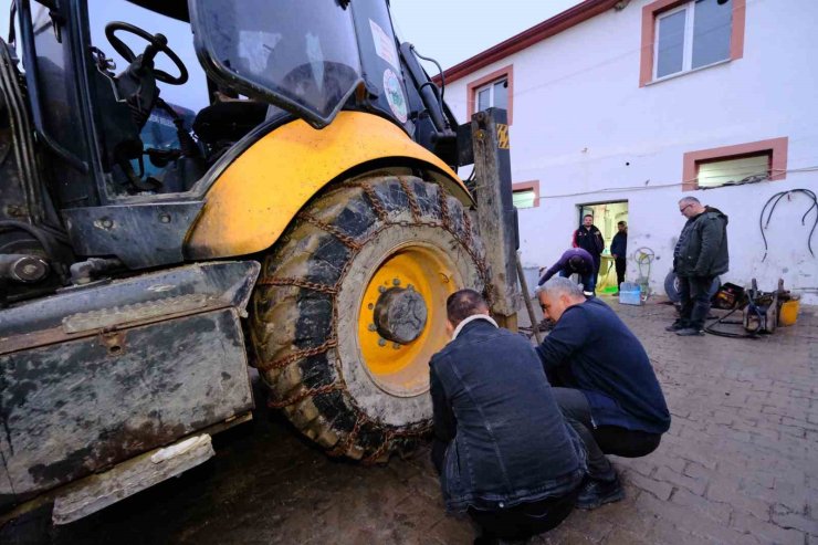 Akdağmadeni Belediyesi’nin karla mücadele ekipleri teyakkuzda