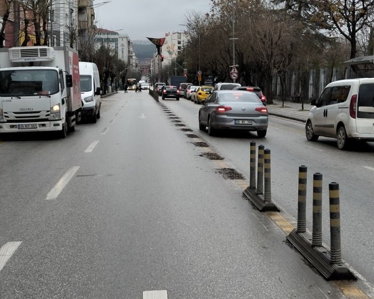 Atatürk Caddesi’nde dubalar azaltıldı ama şikayetler çözüm bulmadı