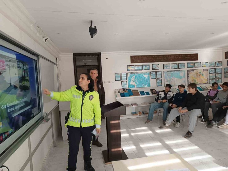 Pehlivanköy’de lise öğrencilerine "Trafik Dedektifleri" eğitimi verildi