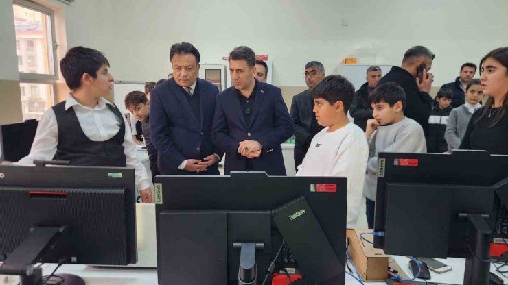 Tunceli’de Bilim ve Sanat Şenliği renkli görüntülere sahne oldu