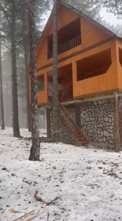 Amanoslar’da kışın ilk habercisi: Zorkun Yaylası beyaza büründü