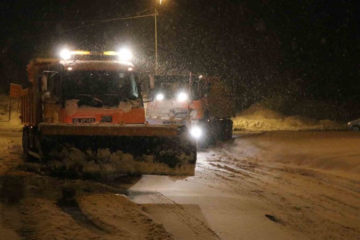 Bolu Dağı’nda kar yağışı devam ediyor