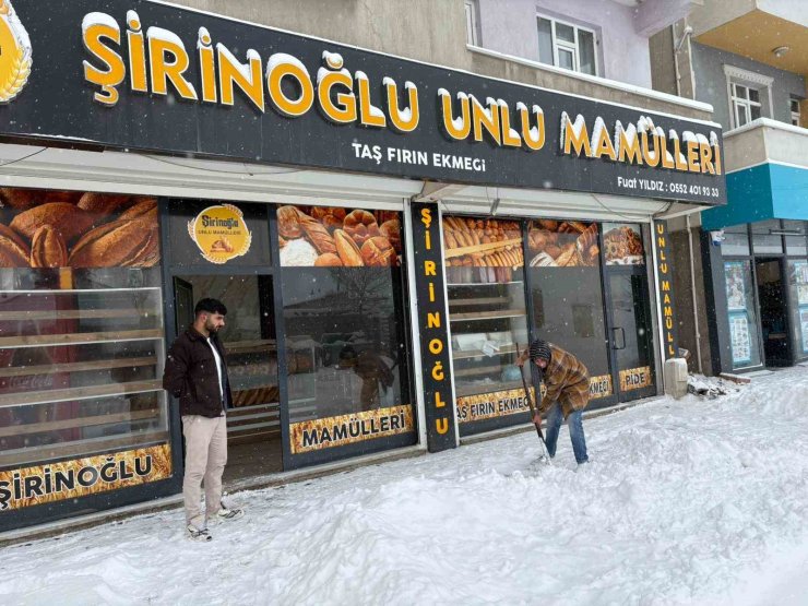 Diyadin’de kar yağışı hayatı olumsuz etkiledi