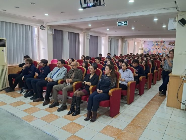 "Bilimsel Araştırma Yöntemleri" konusunda öğrencilere eğitim verildi