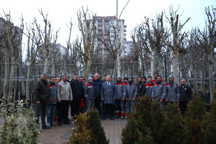 Melikgazi Belediyesi, yeni ağaçlarla nefes olmaya devam ediyor