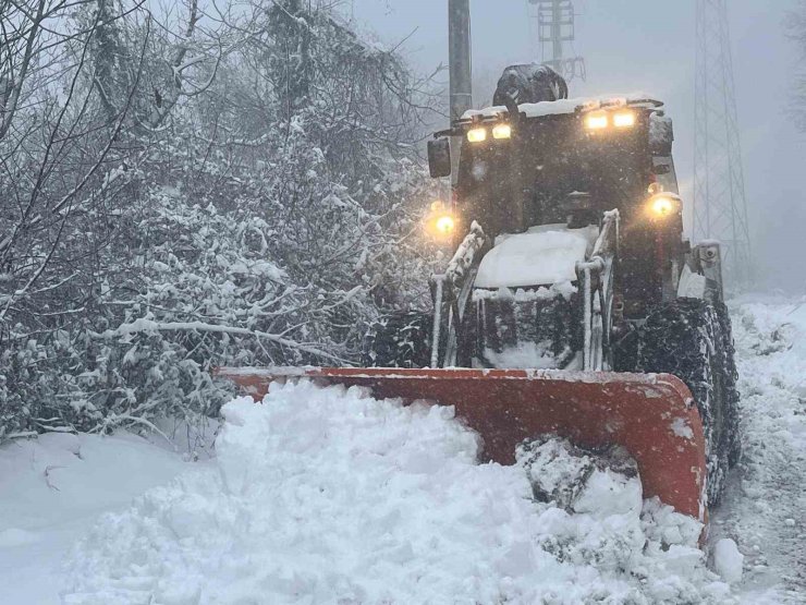 Düzce’de kar nedeniyle 37 köy yolu ulaşıma kapandı