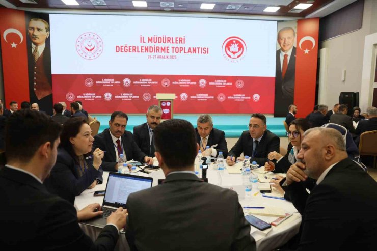 İl Aile ve Sosyal Politikalar Müdürü Bayrak, ’İl Müdürleri Değerlendirme Toplantısı’na katıldı
