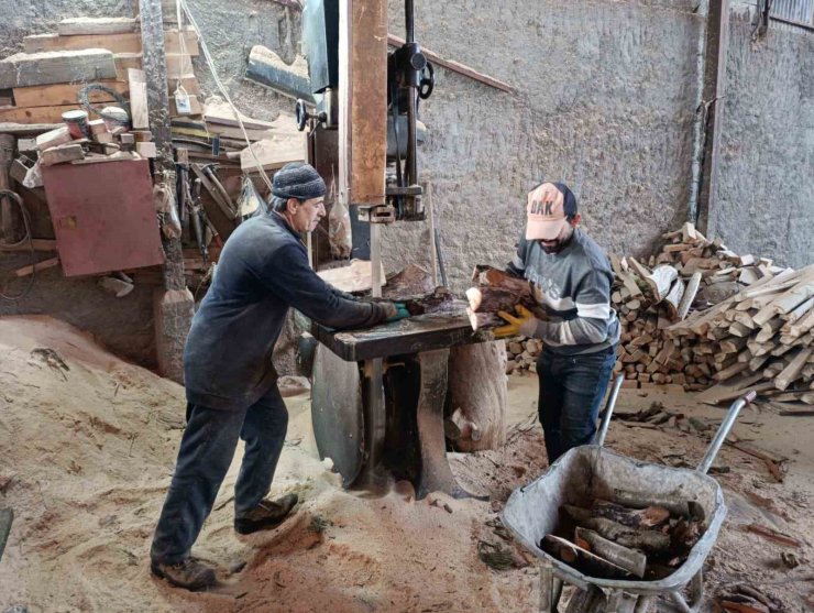Depremle yenilenen konutlar doğal gazlı olunca mahrukatçılarda durgunluk yaşanmaya başladı