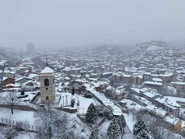 Kastamonu beyaza büründü: Kent merkezinde ortaya kartpostallık görüntüler çıktı