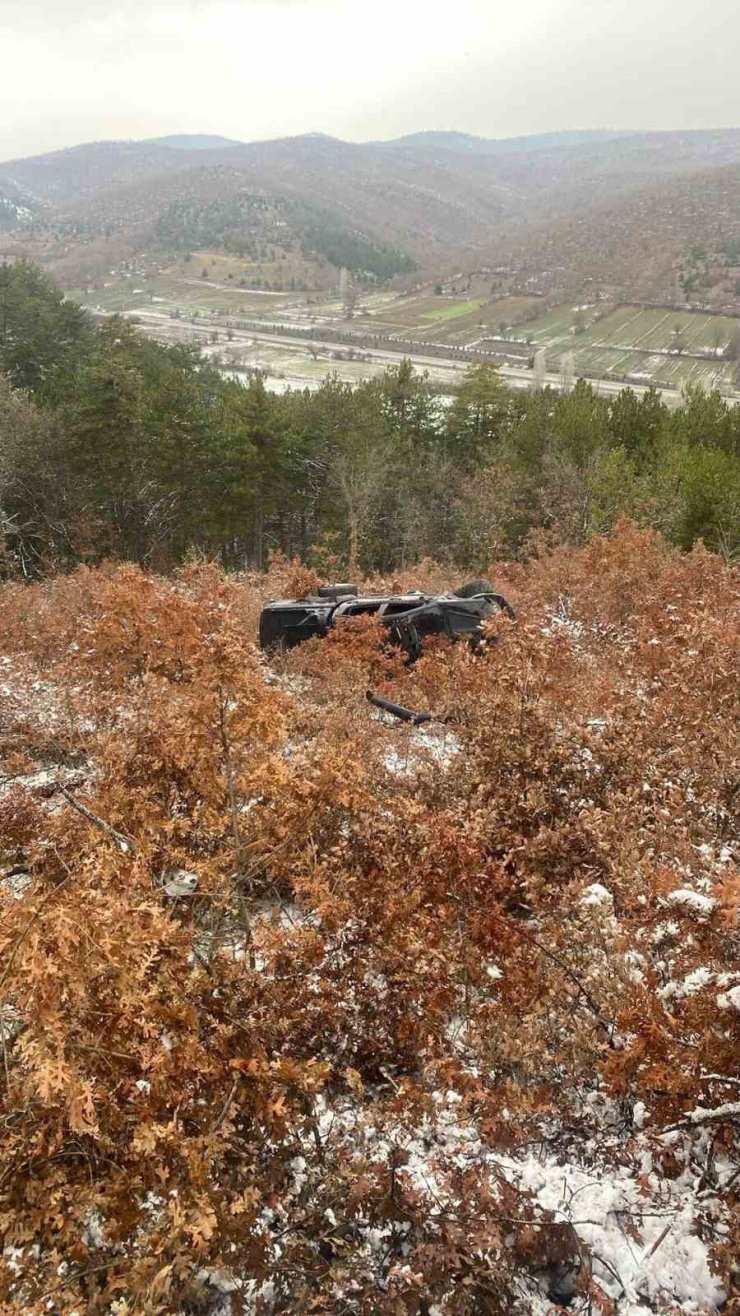 Kontrolden çıkan otomobil karşı şeride geçti: 4 yaralı