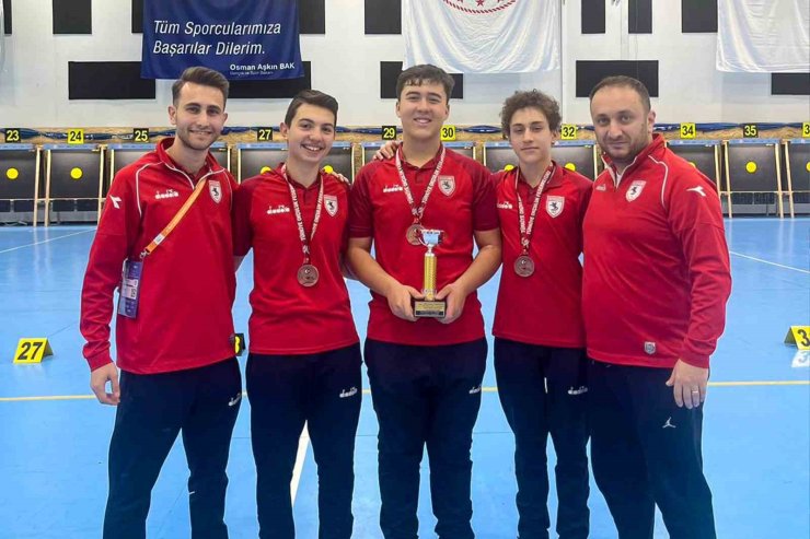 Samsunspor sporcusu okçulukta Türkiye rekoru kırdı