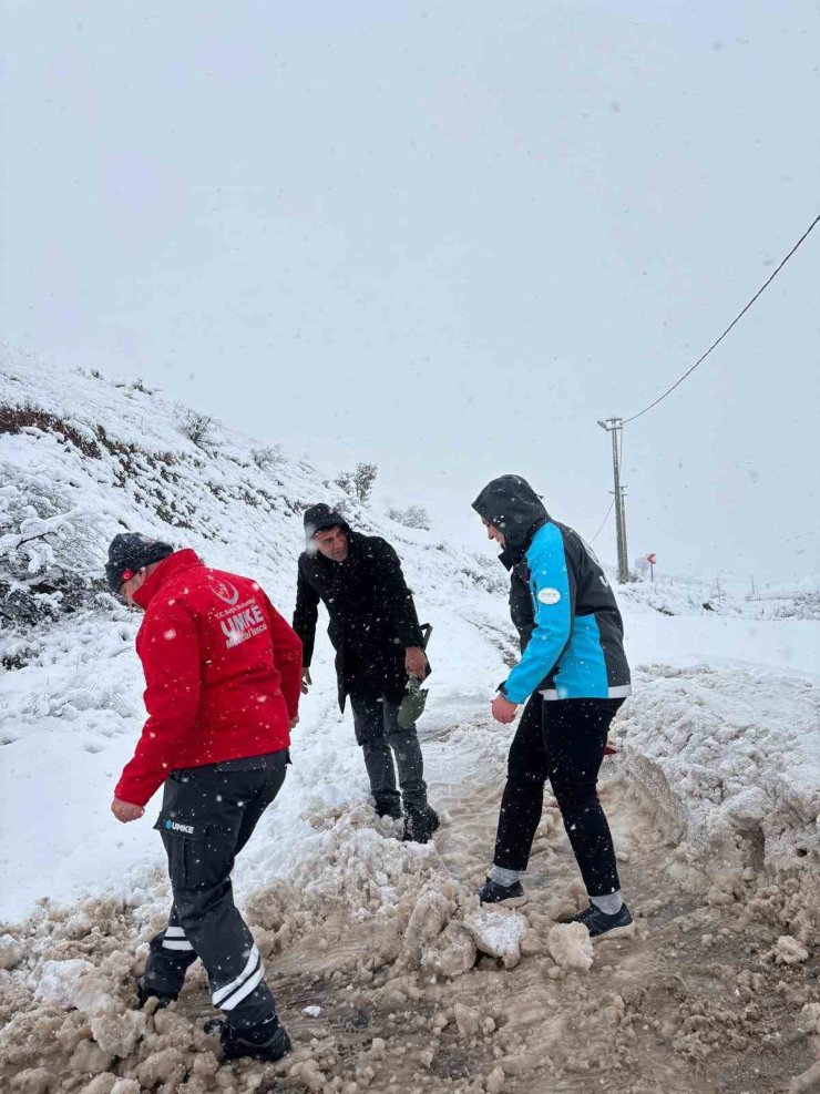 Siirt’te mahsur kalan diyaliz hastası kurtarıldı