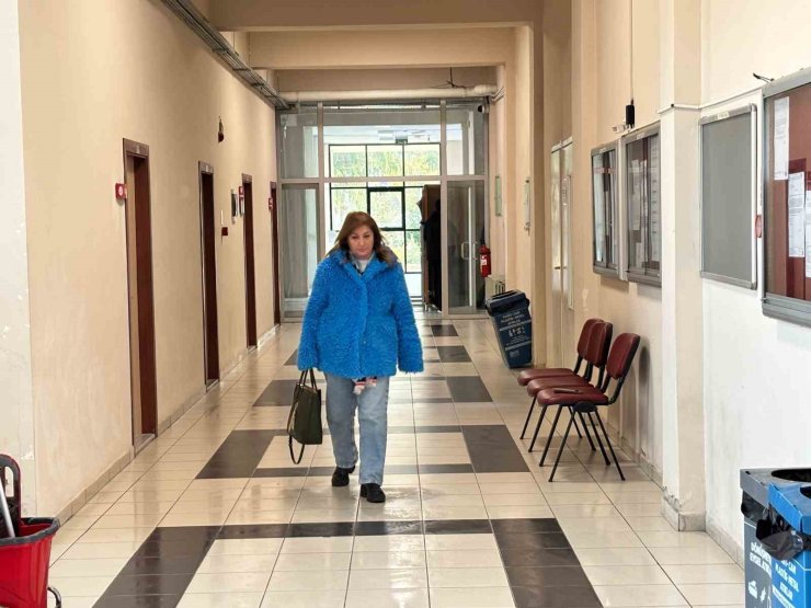 Annesi için bekledi, üniversite hayalini 53 yaşında gerçekleştirdi