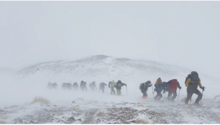 Artos Dağı’nda tipi ve fırtına: Dağcılar geri dönmek zorunda kaldı