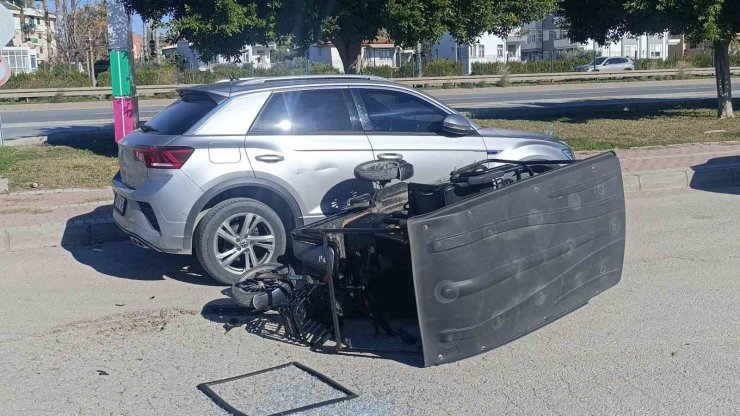 Üç tekerlekli motorlu bisiklet Otomobille çarpıştı: 1 yaralı