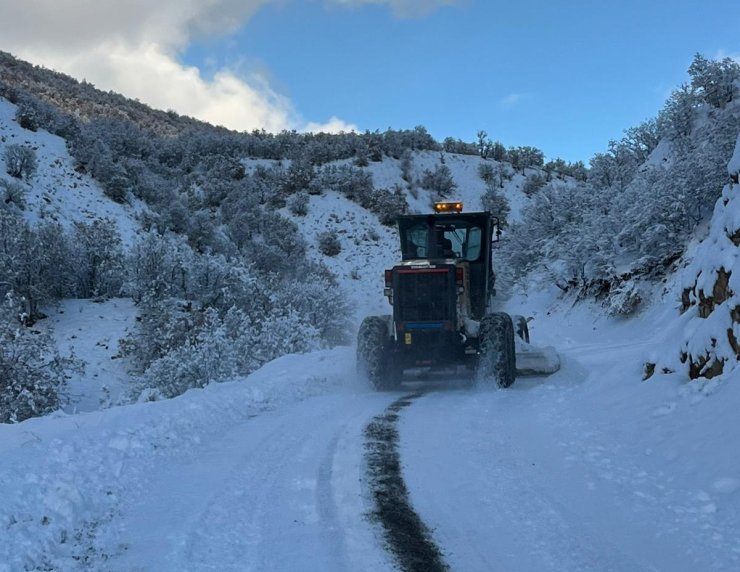 Bingöl’de kardan dolayı kapanan 75 köy yolunda çalışmalar sürüyor