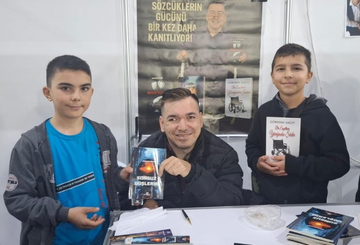 Engelsiz yazar okuyucularıyla bir araya geldi