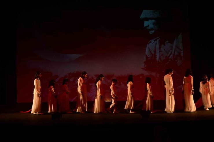 Koruma altındaki çocuklardan duygulandıran performans: "Harman yeri 1915" Erzurum’da sahnelendi