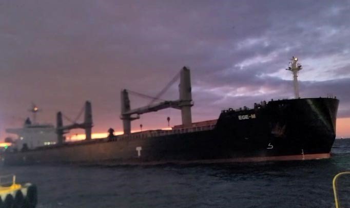 İstanbul’da facianın eşiğinden dönüldü: Sürüklenen kuru yük gemisi son anda durdu