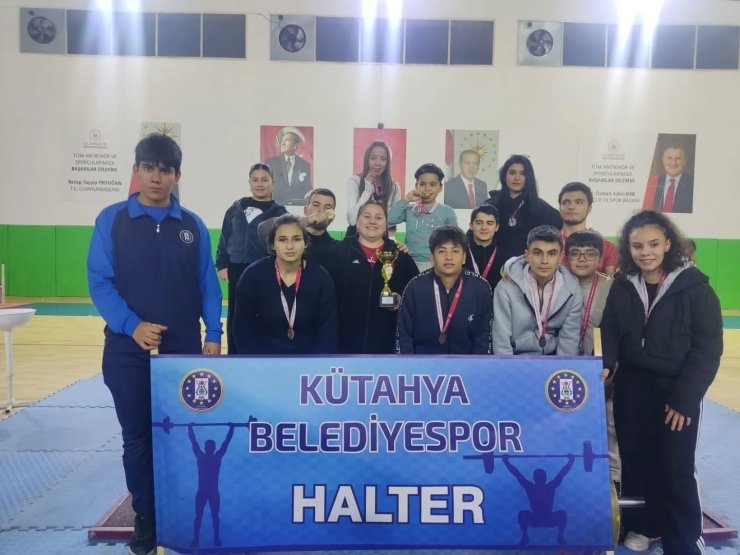Kütahyalı haltercilerinden büyük başarı
