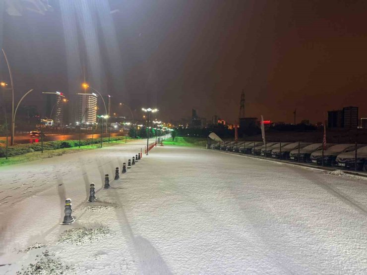 Ankara’da kar yağışı etkili oldu