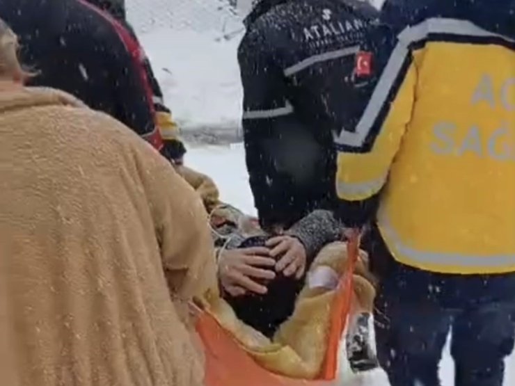 Sağlık ekipleri 72 saat içerisinde karda mahsur kalan 265 hastaya ulaştı