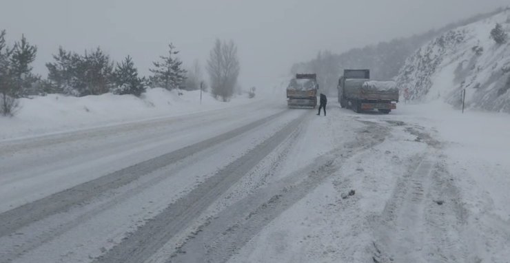 Tokat-Sivas yolunda kar engeli