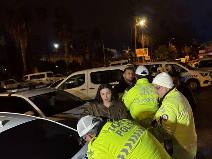 Trafik uygulamasında alkollü çıktı, gazeteciye saldırdı