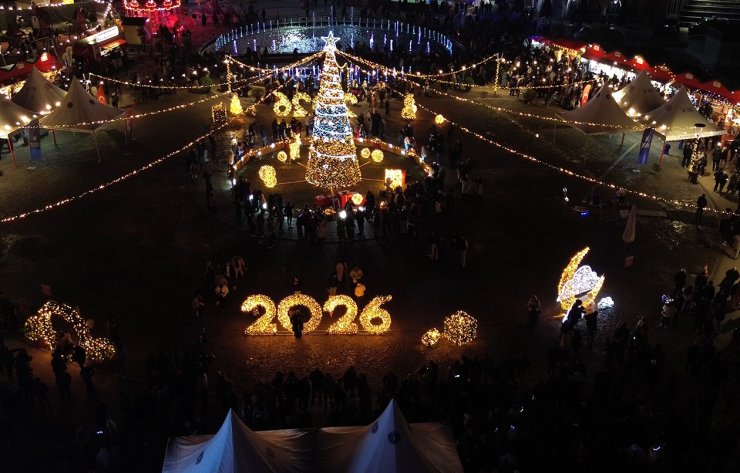 Bursa Yeni Yıl Meydanı’nda yılbaşı coşkusu