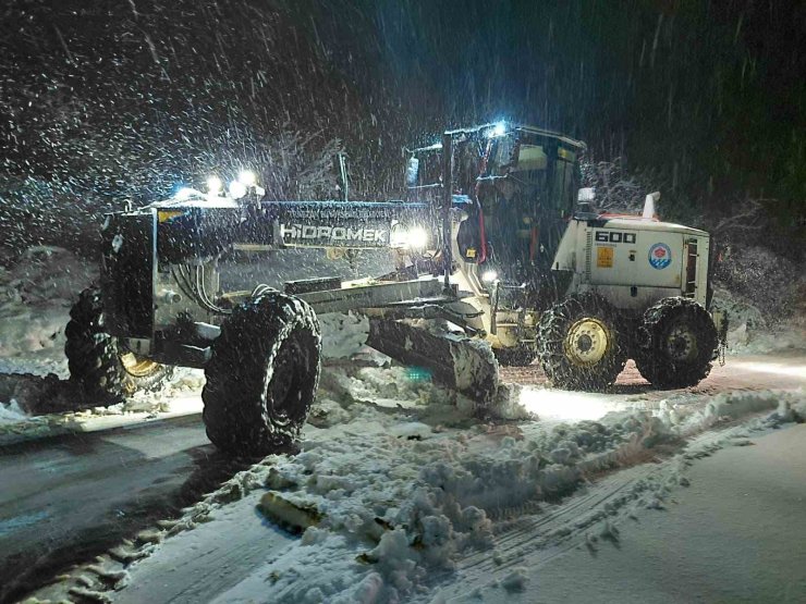 Trabzon’da karla mücadele ekipleri iş başında