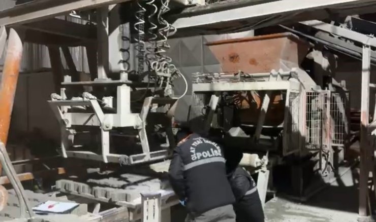 Burdur’da pres makinesine sıkışan işçi yaralandı