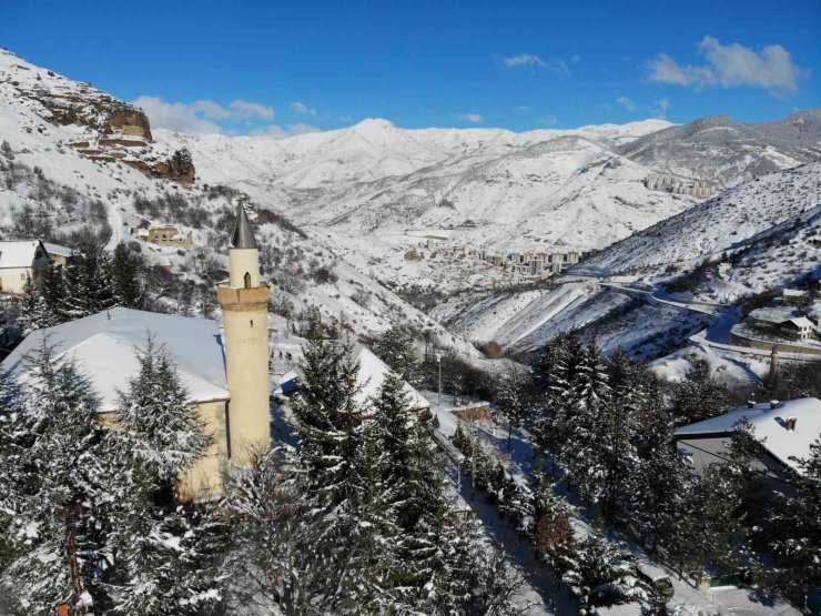 Tarihi Süleymaniye Mahallesinden kar manzaraları