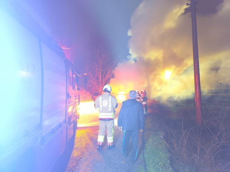 Dörtyol’da yanan otomobil kullanılmaz hale geldi