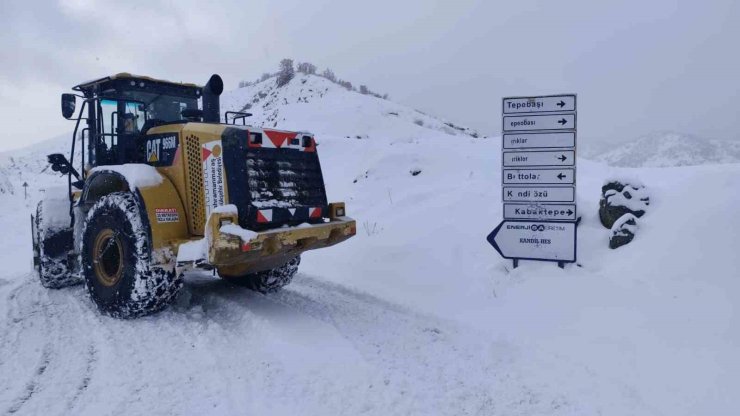 Kahramanmaraş’ın kuzey ilçelerinde kar mesaisi